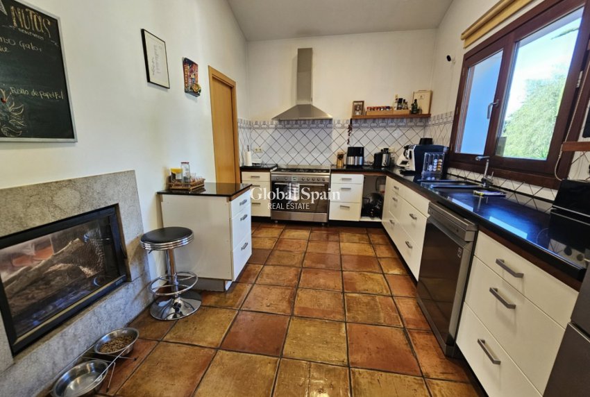 Resale - VILLA -
ONDARA - Inland