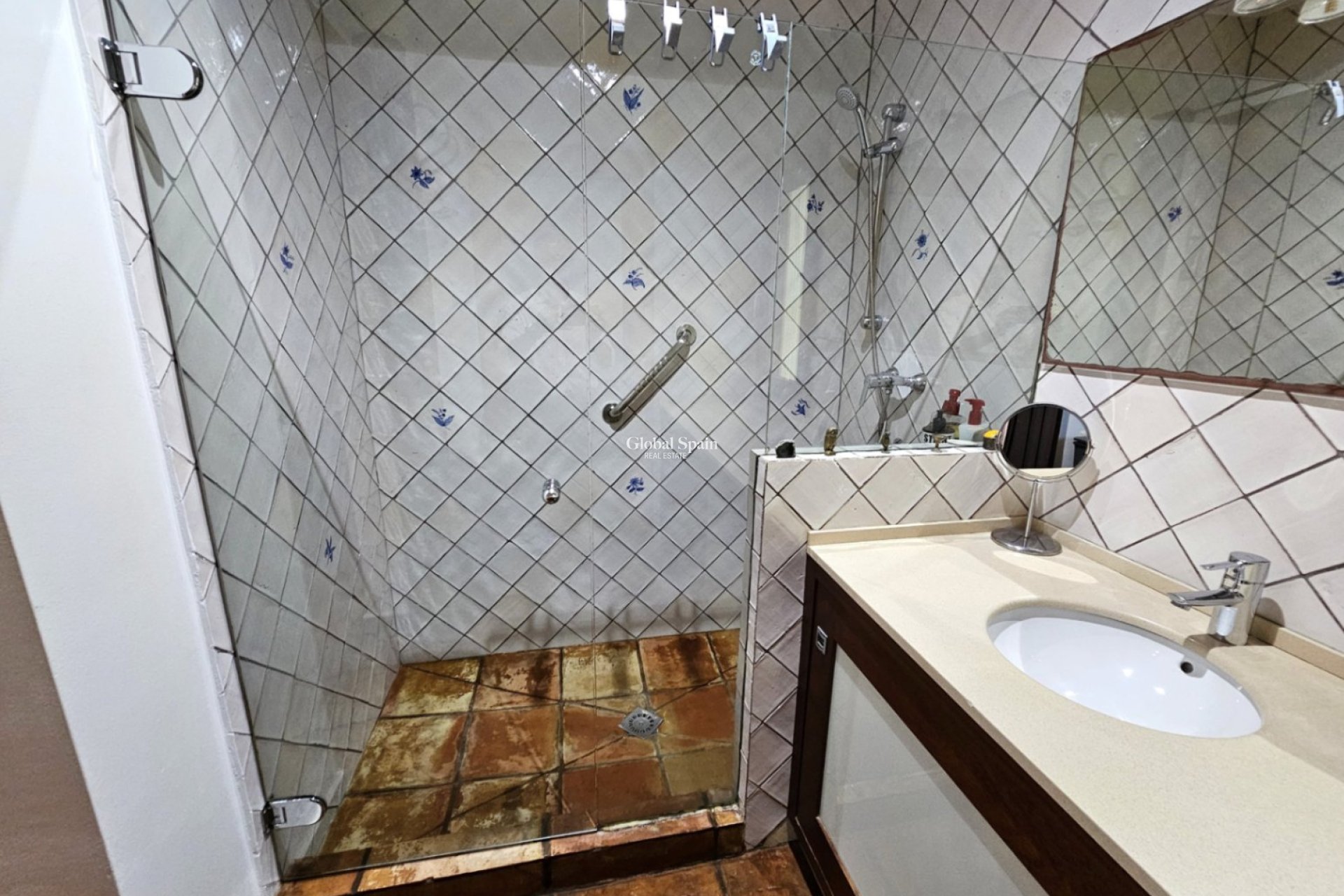 Resale - VILLA -
ONDARA - Inland