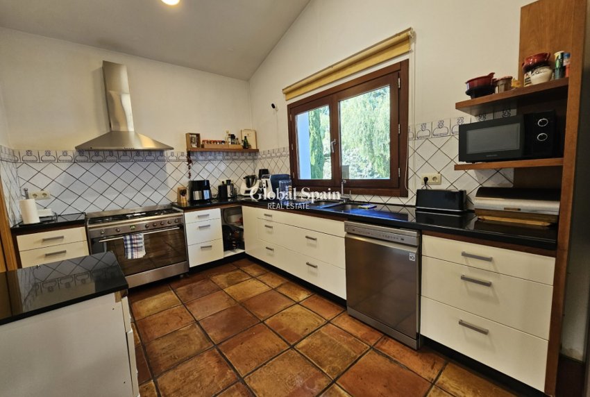 Resale - VILLA -
ONDARA - Inland