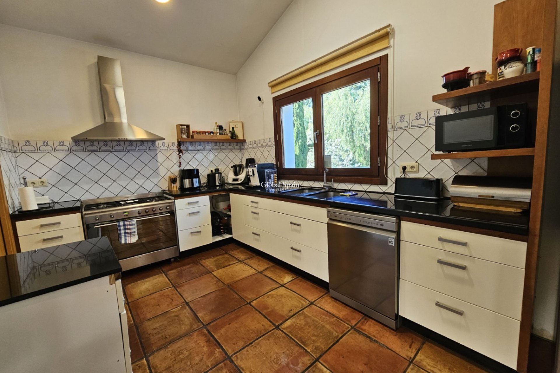 Resale - VILLA -
ONDARA - Inland