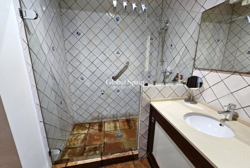 Resale - VILLA -
ONDARA - Inland