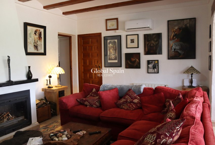 Resale - VILLA -
Orba - Inland