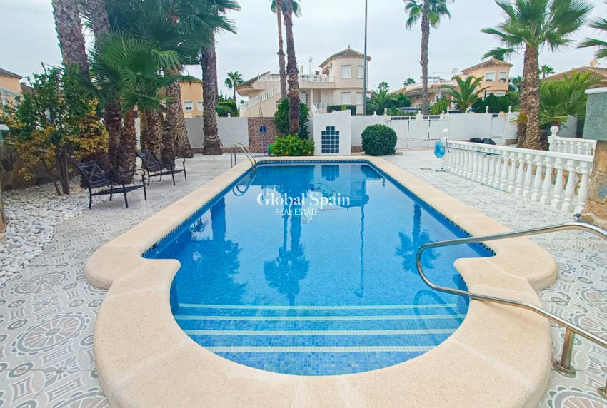 Resale - VILLA -
ORIHUELA - Benferri