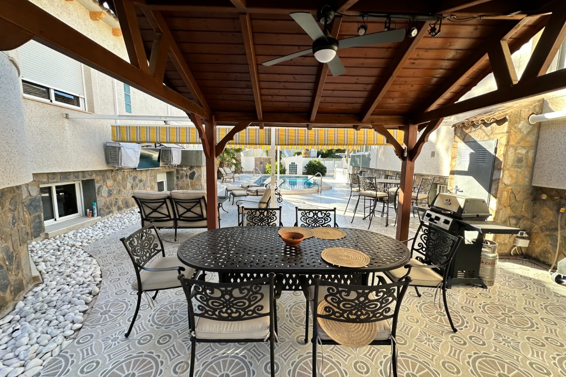 Resale - Villa -
ORIHUELA - Benferri