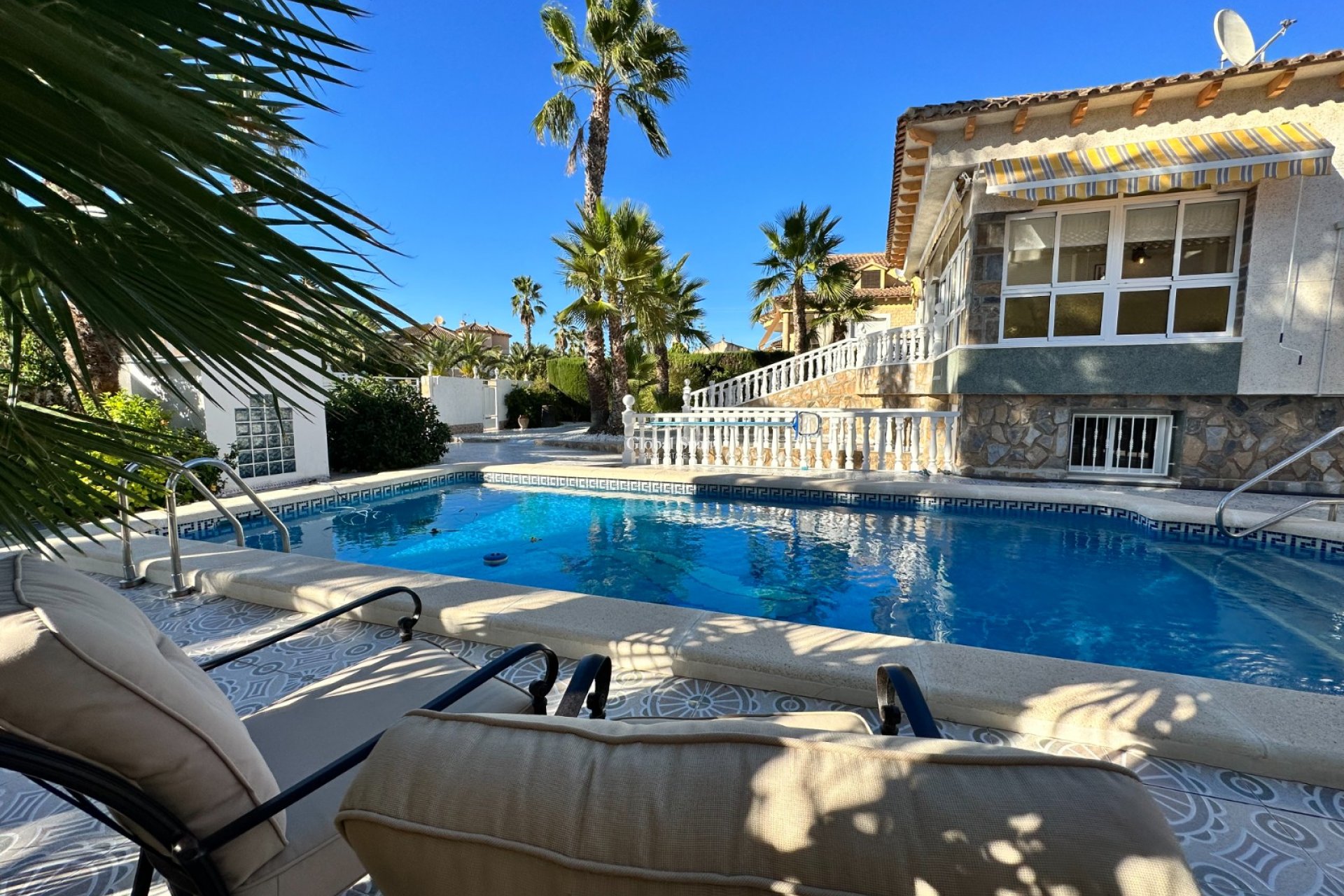 Resale - Villa -
ORIHUELA - Benferri