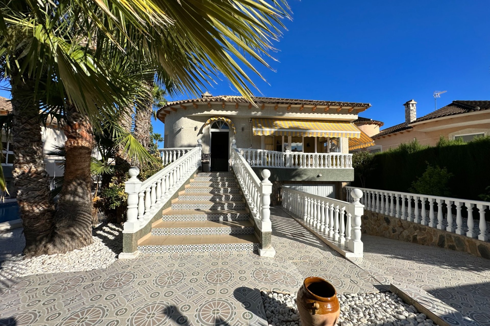 Resale - Villa -
ORIHUELA - Benferri