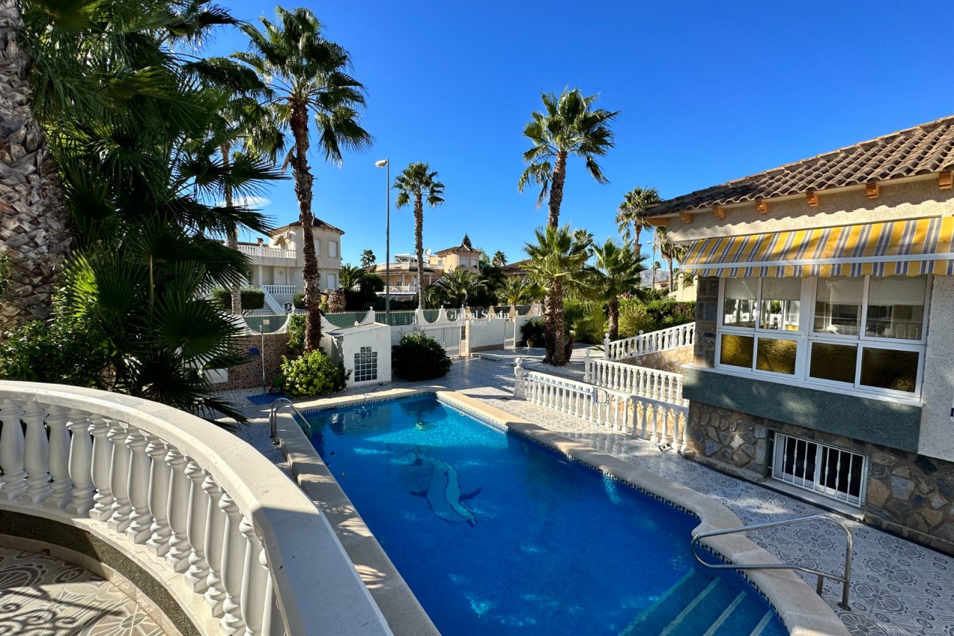 Resale - Villa -
ORIHUELA - Benferri