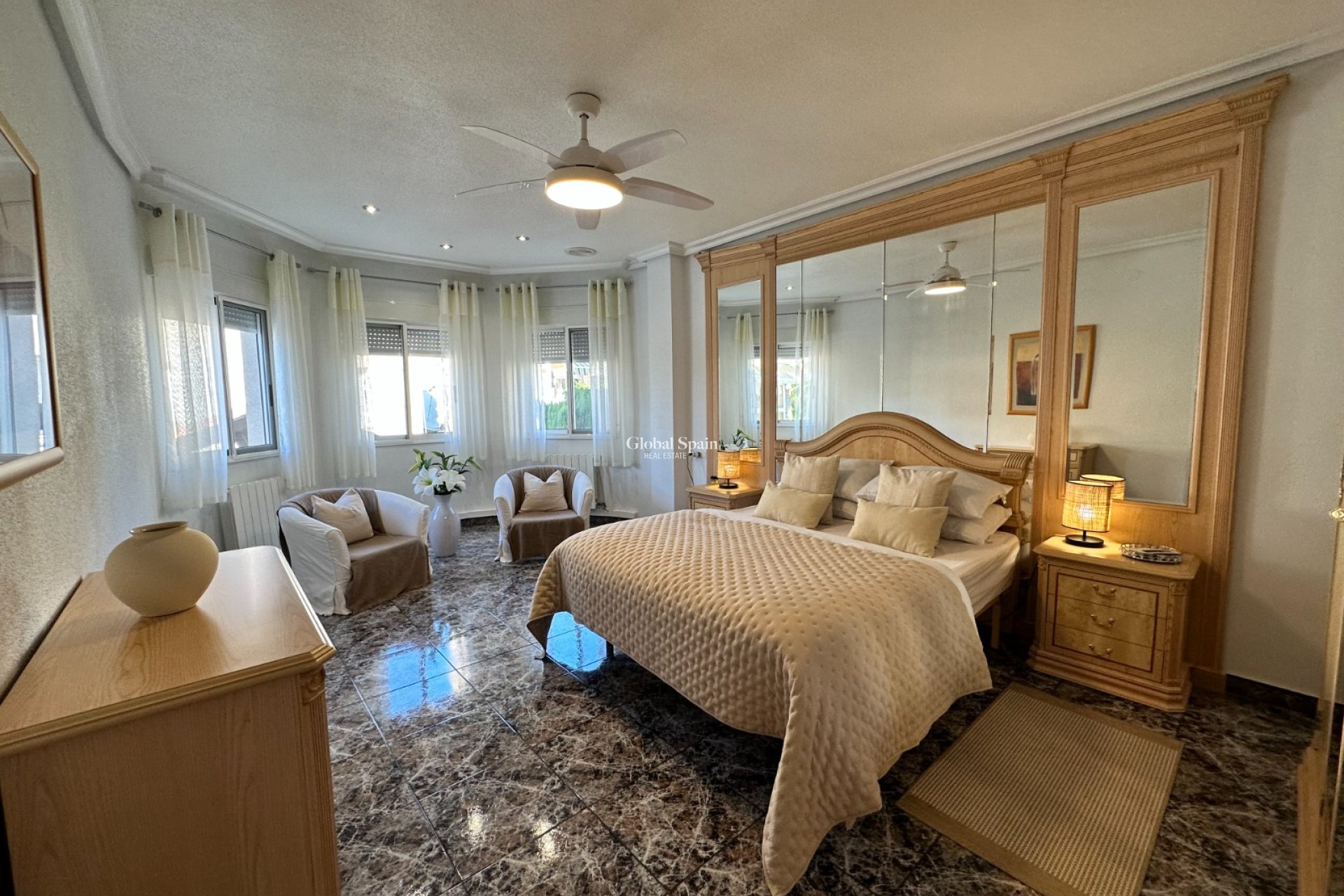 Resale - Villa -
ORIHUELA - Benferri