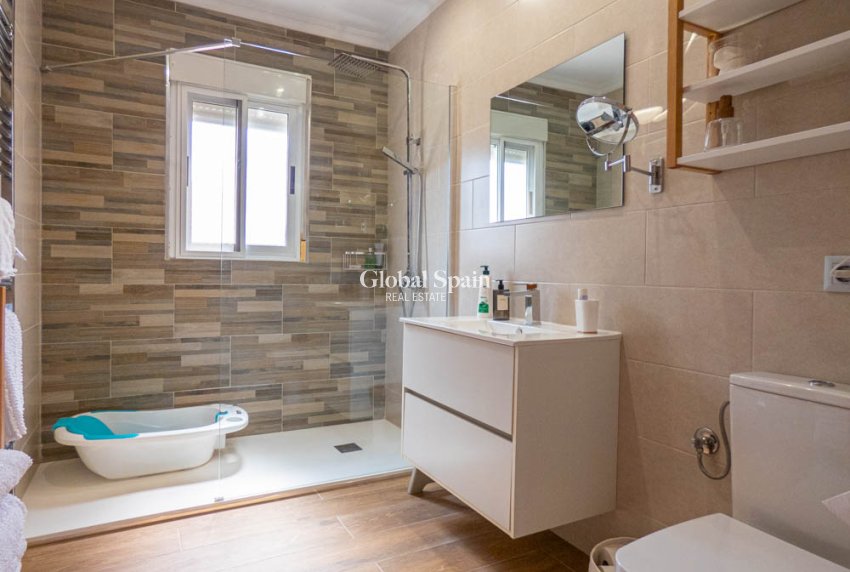 Resale - Villa -
ORIHUELA - Benferri