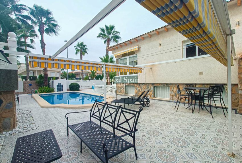 Resale - Villa -
ORIHUELA - Benferri