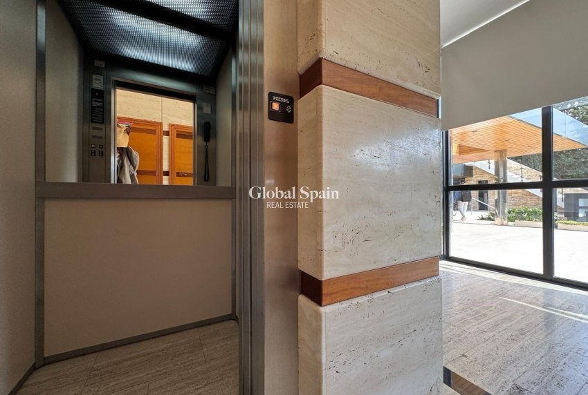 Resale - VILLA -
ORIHUELA COSTA - Altos de campoamor