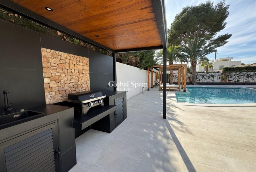 Resale - VILLA -
ORIHUELA COSTA - Altos de campoamor