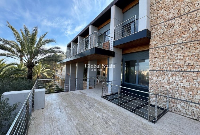 Resale - VILLA -
ORIHUELA COSTA - Altos de campoamor