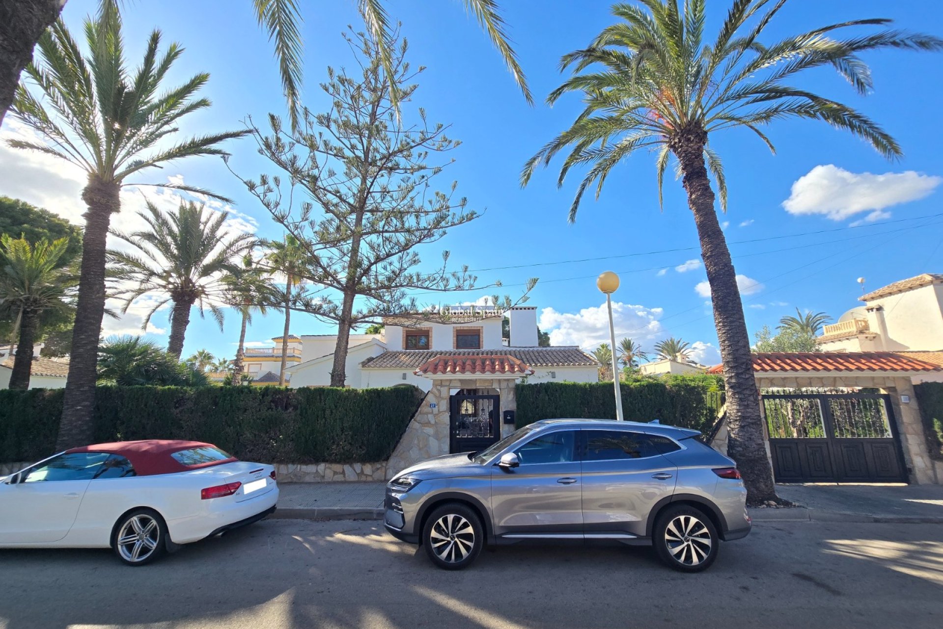 Resale - Villa -
ORIHUELA COSTA - CABO ROIG