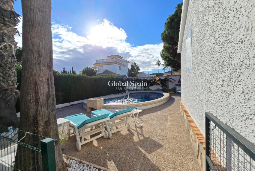 Resale - Villa -
ORIHUELA COSTA - CABO ROIG