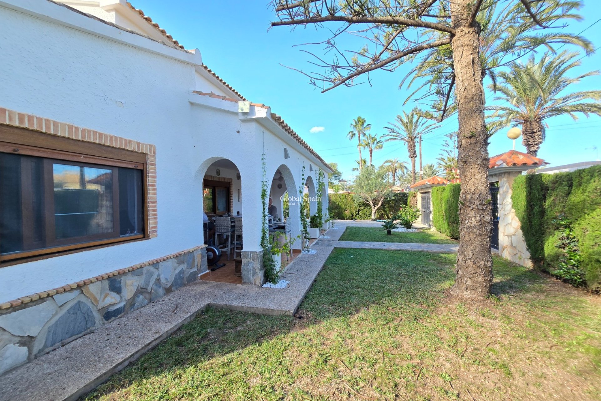 Resale - Villa -
ORIHUELA COSTA - CABO ROIG
