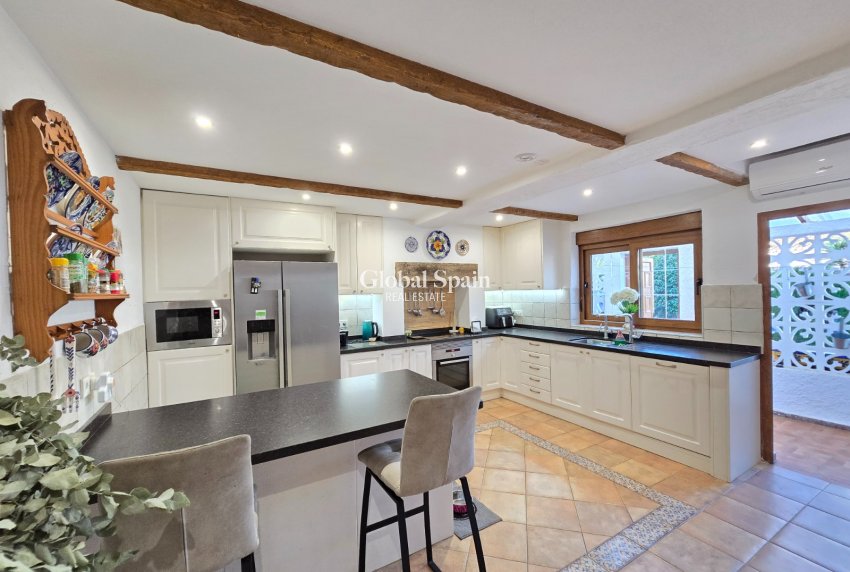 Resale - Villa -
ORIHUELA COSTA - CABO ROIG