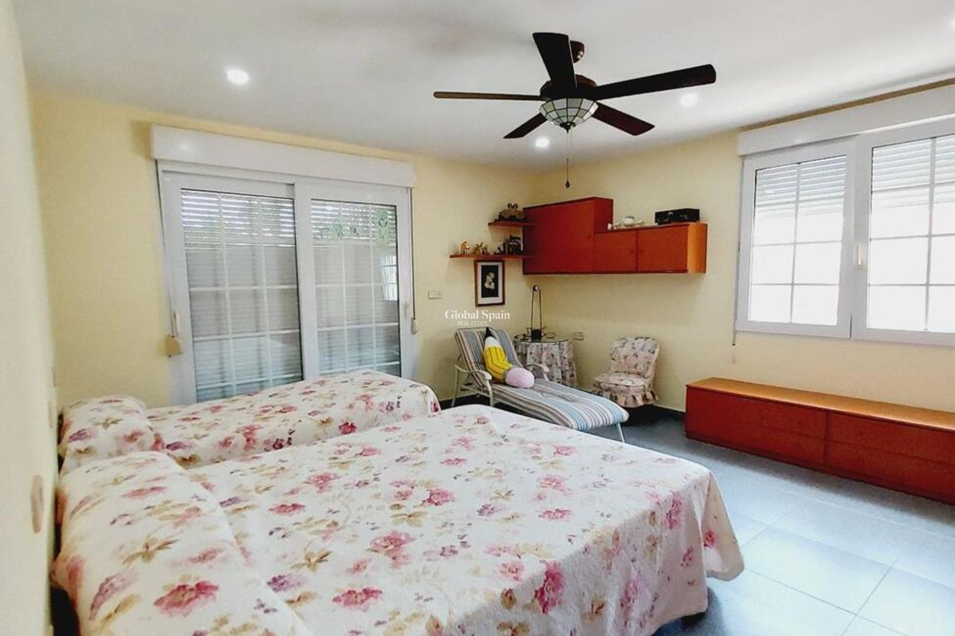 Resale - VILLA -
ORIHUELA COSTA - CABO ROIG