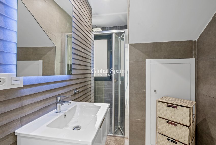 Resale - VILLA -
ORIHUELA COSTA - CABO ROIG