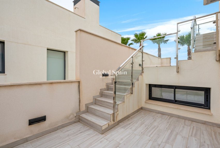 Resale - VILLA -
ORIHUELA COSTA - CABO ROIG