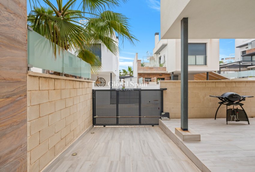 Resale - VILLA -
ORIHUELA COSTA - CABO ROIG