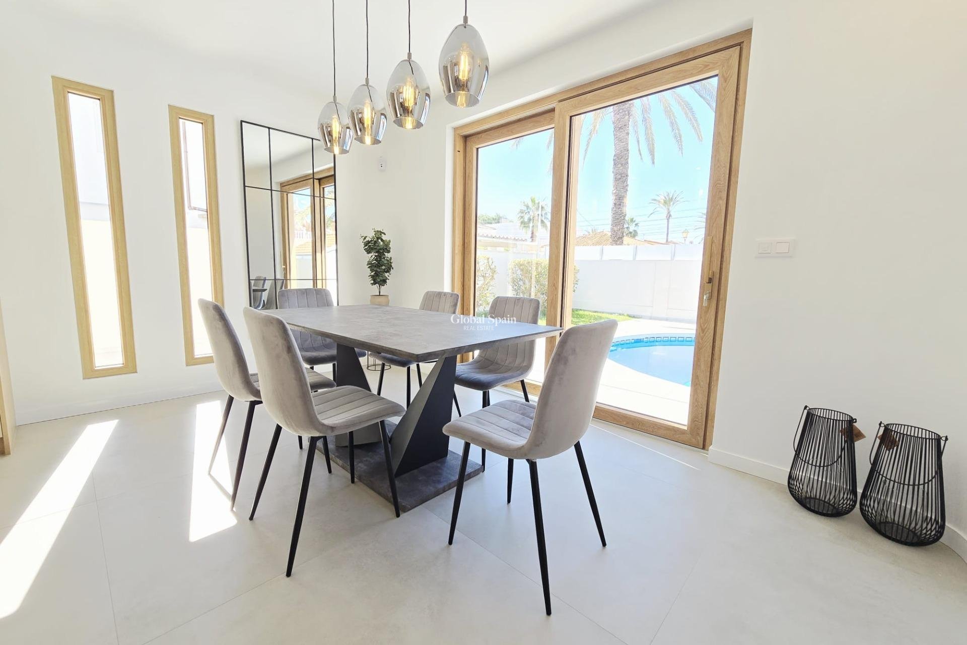 Resale - VILLA -
ORIHUELA COSTA - CABO ROIG