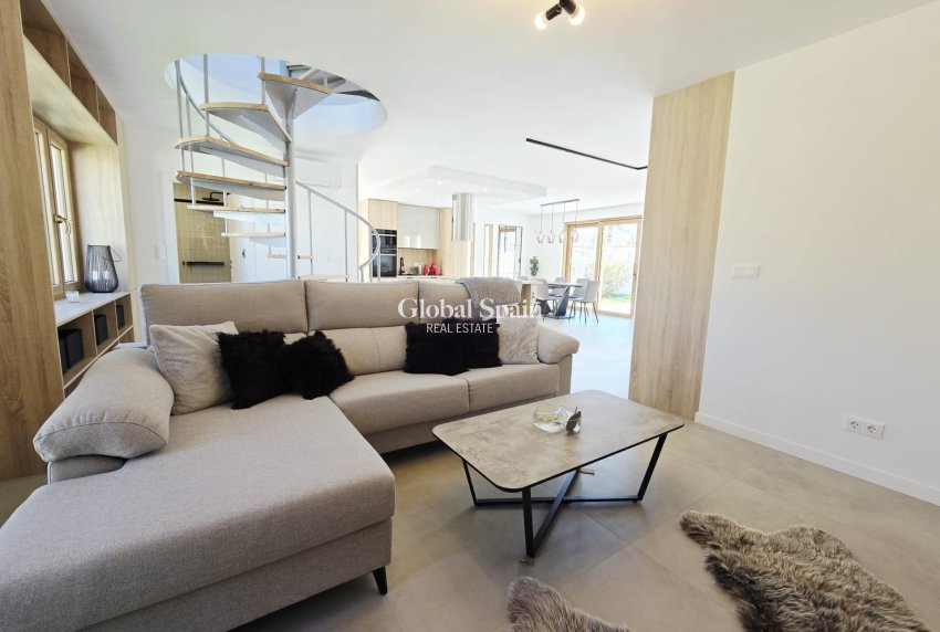 Resale - VILLA -
ORIHUELA COSTA - CABO ROIG