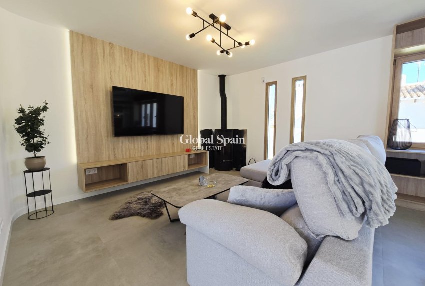 Resale - VILLA -
ORIHUELA COSTA - CABO ROIG