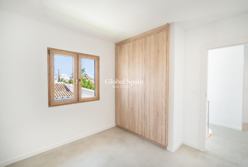 Resale - VILLA -
ORIHUELA COSTA - CABO ROIG
