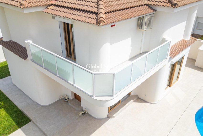 Resale - VILLA -
ORIHUELA COSTA - CABO ROIG
