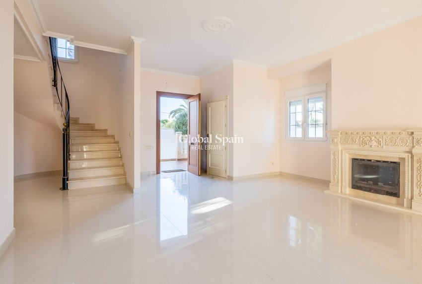 Resale - Villa -
ORIHUELA COSTA - CABO ROIG