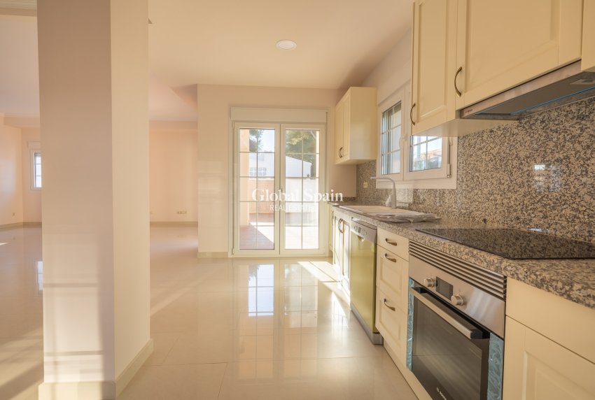 Resale - Villa -
ORIHUELA COSTA - CABO ROIG