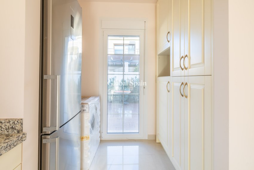 Resale - Villa -
ORIHUELA COSTA - CABO ROIG