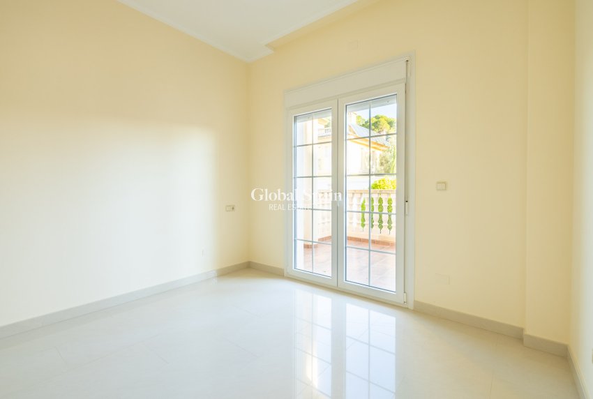 Resale - Villa -
ORIHUELA COSTA - CABO ROIG