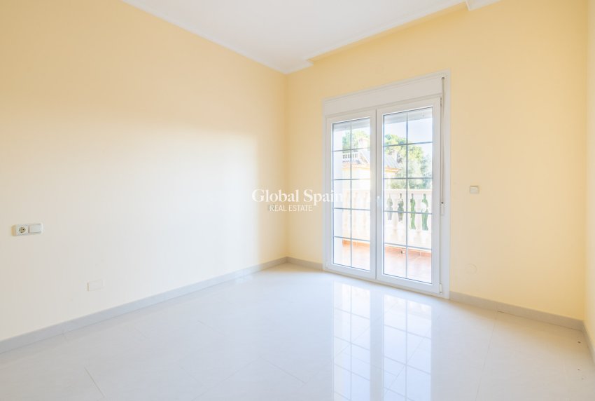 Resale - Villa -
ORIHUELA COSTA - CABO ROIG