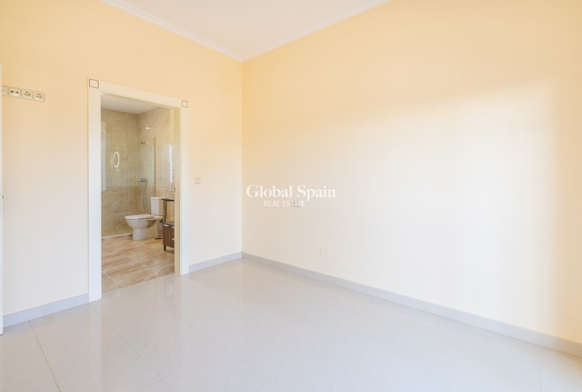 Resale - Villa -
ORIHUELA COSTA - CABO ROIG