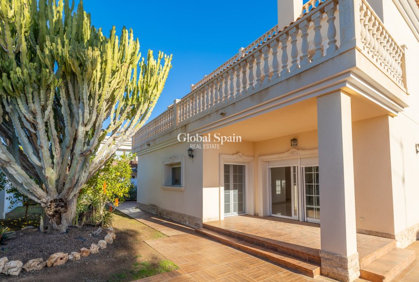 Resale - Villa -
ORIHUELA COSTA - CABO ROIG