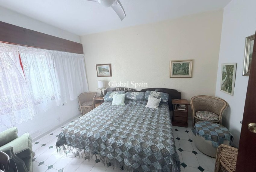 Resale - VILLA -
ORIHUELA COSTA - CAMPOAMOR