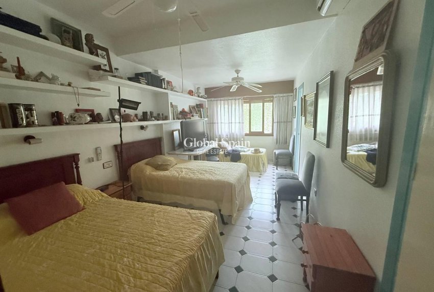 Resale - VILLA -
ORIHUELA COSTA - CAMPOAMOR