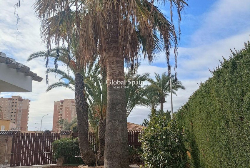 Resale - VILLA -
ORIHUELA COSTA - CAMPOAMOR
