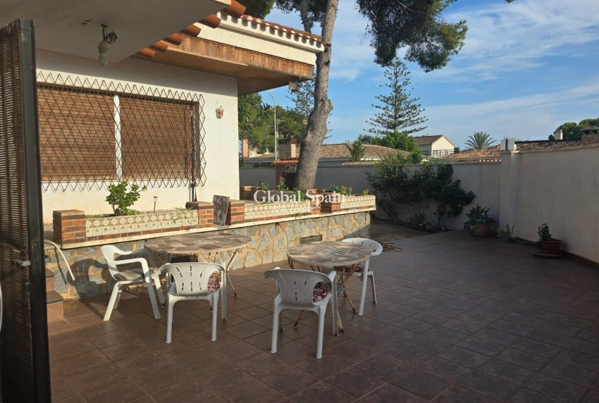 Resale - VILLA -
ORIHUELA COSTA - CAMPOAMOR