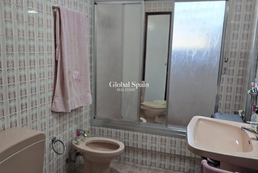 Resale - VILLA -
ORIHUELA COSTA - CAMPOAMOR