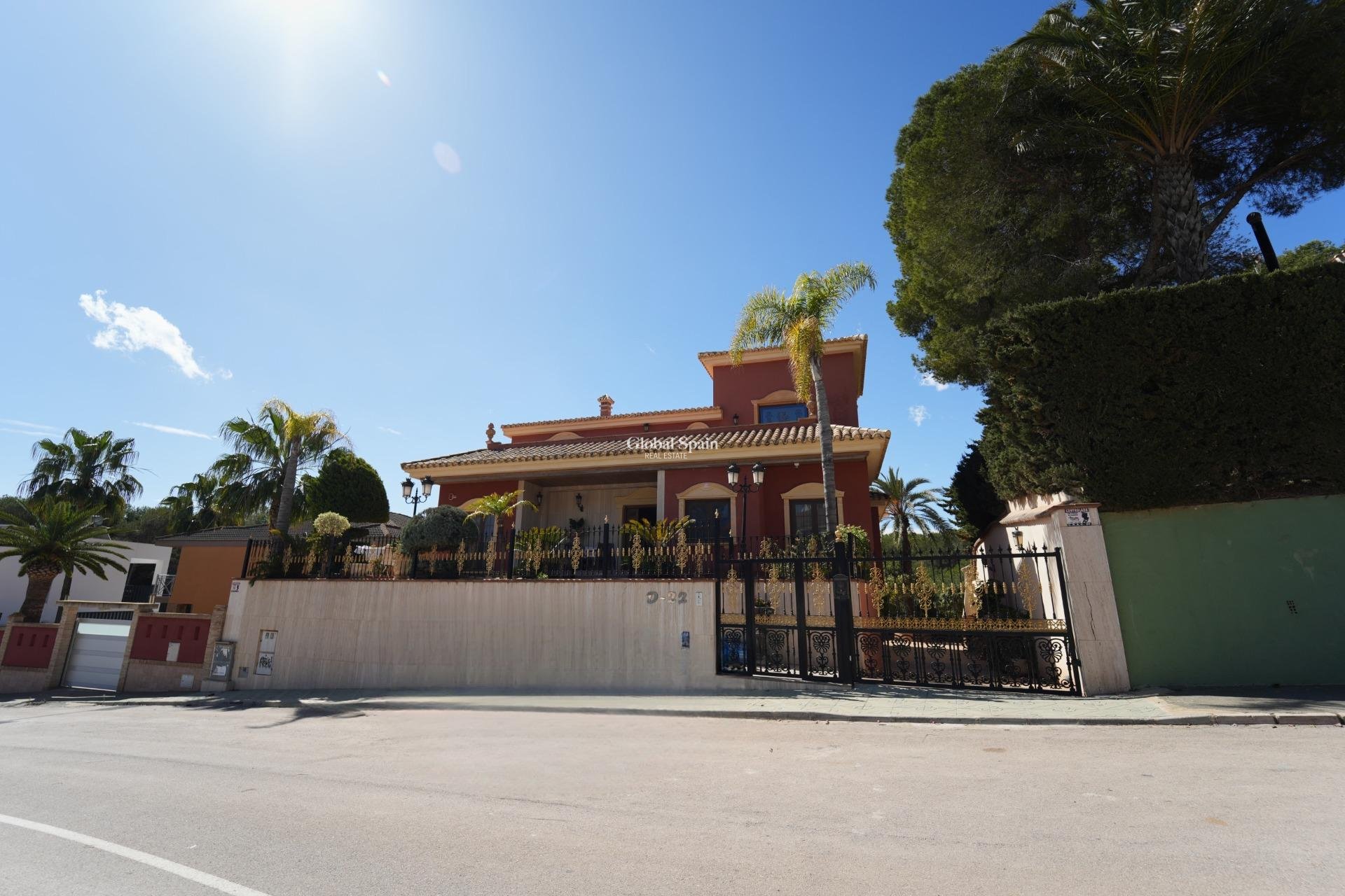 Resale - VILLA -
ORIHUELA COSTA - CAMPOAMOR