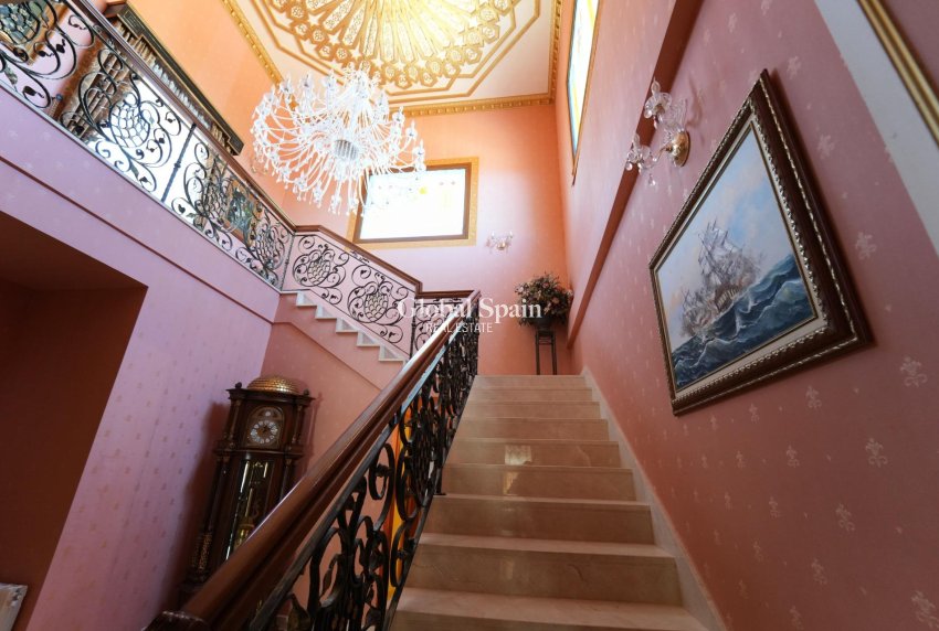 Resale - VILLA -
ORIHUELA COSTA - CAMPOAMOR