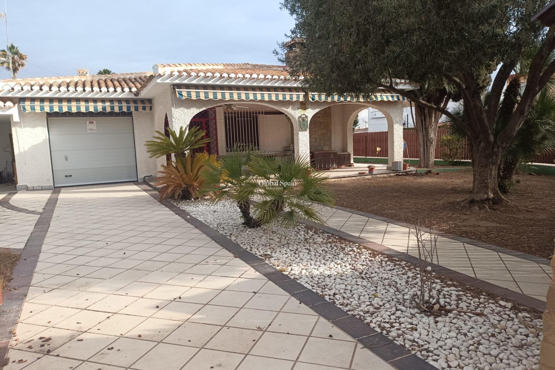 Resale - VILLA -
ORIHUELA COSTA - CAMPOAMOR