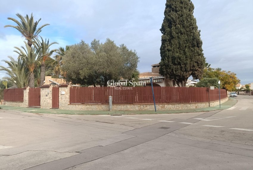 Resale - VILLA -
ORIHUELA COSTA - CAMPOAMOR