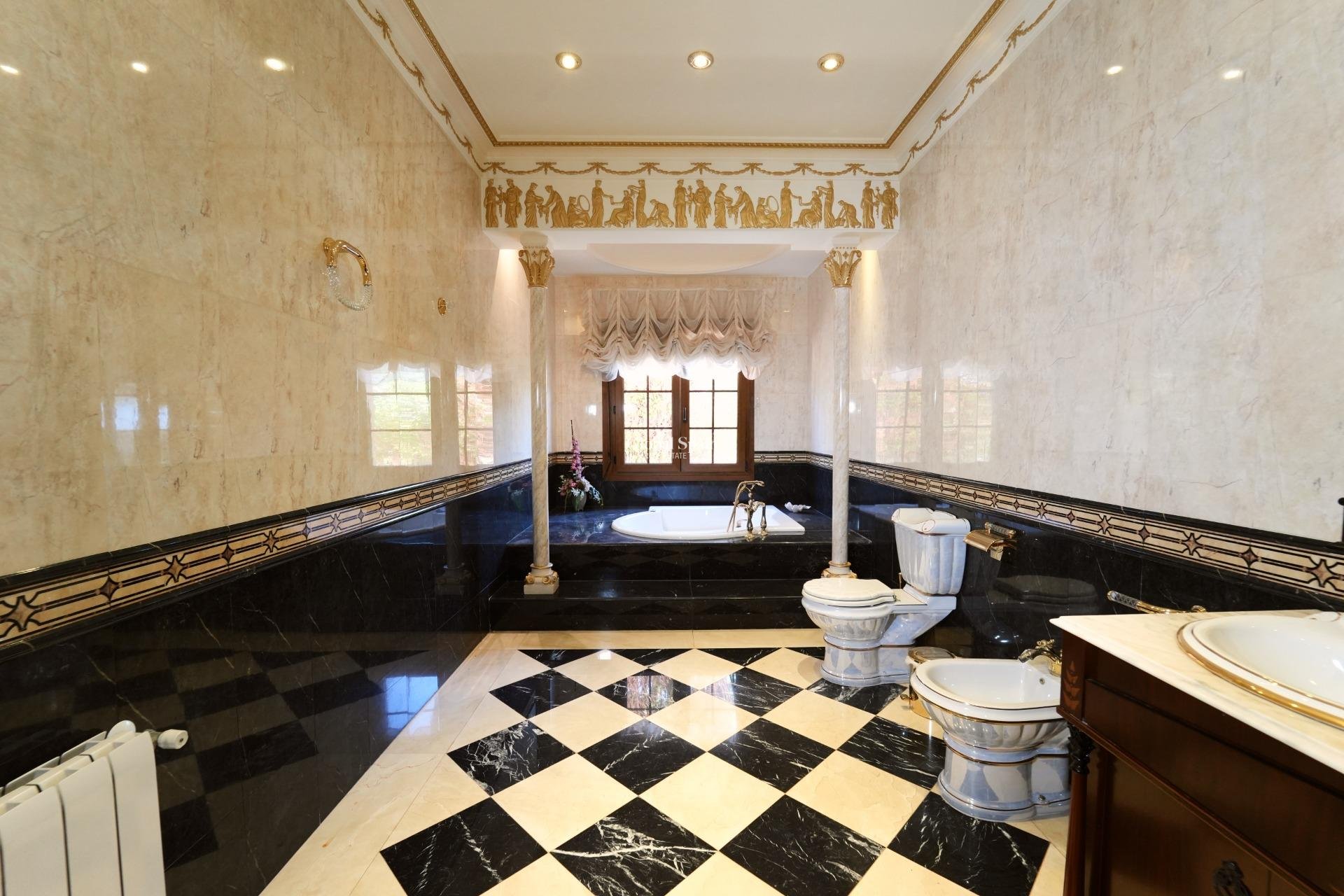 Resale - VILLA -
ORIHUELA COSTA - CAMPOAMOR