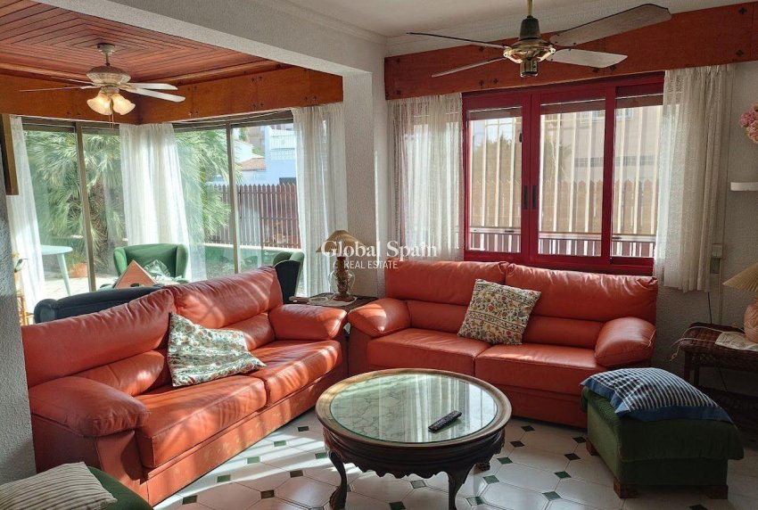 Resale - VILLA -
ORIHUELA COSTA - CAMPOAMOR