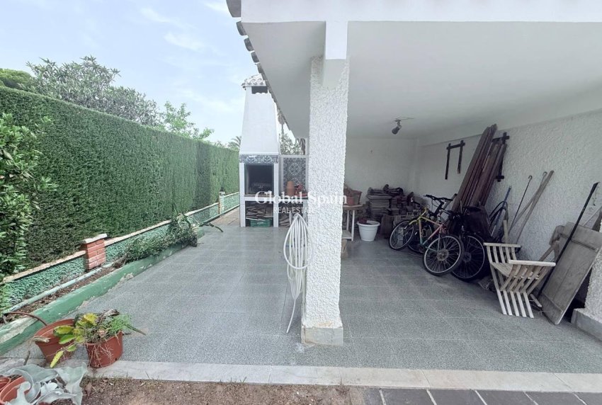 Resale - VILLA -
ORIHUELA COSTA - CAMPOAMOR