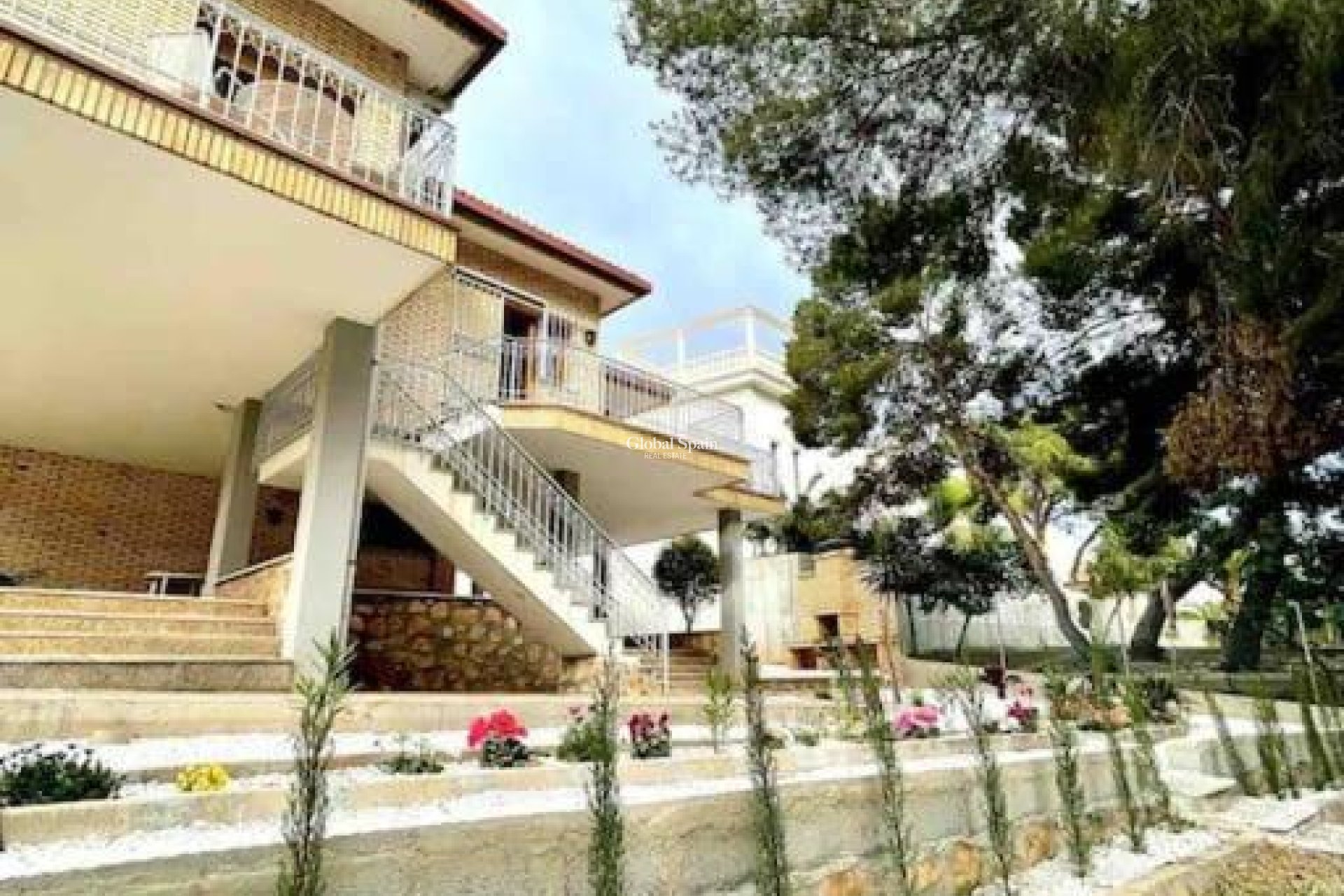 Resale - VILLA -
ORIHUELA COSTA - CAMPOAMOR
